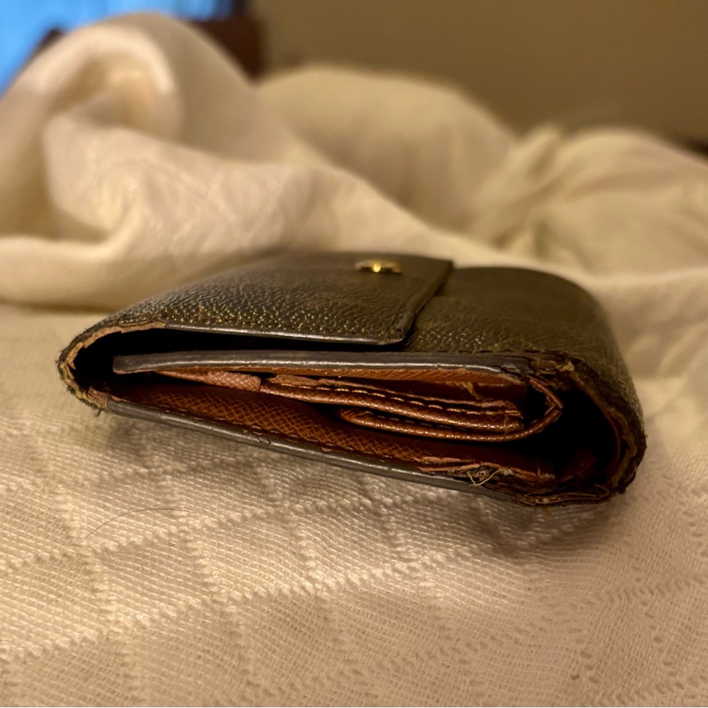 Project Louis Vuitton Classic Monogram Wallet. Please see ALL photos and video. - Picture 4 of 17